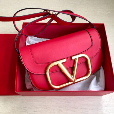 Valentino华伦天奴金属超大LOGO小牛皮斜挎包1011L