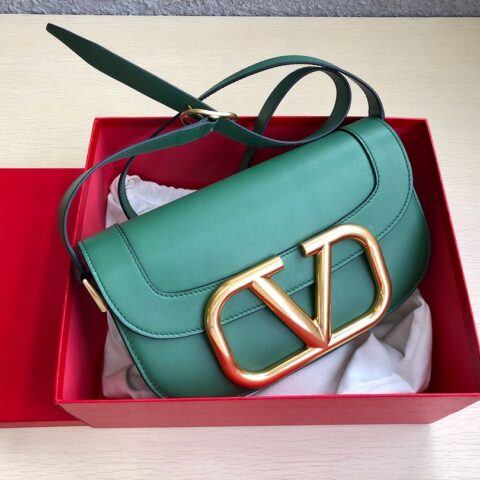 Valentino华伦天奴金属超大LOGO小牛皮斜挎包1011L