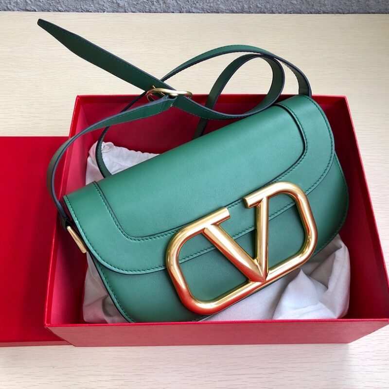 Valentino华伦天奴金属超大LOGO小牛皮斜挎包1011L