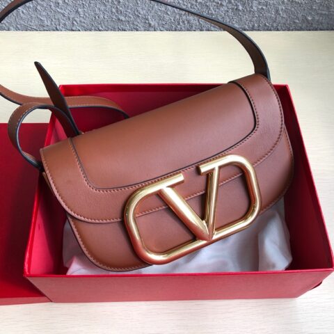 Valentino华伦天奴金属超大LOGO小牛皮斜挎包1011L