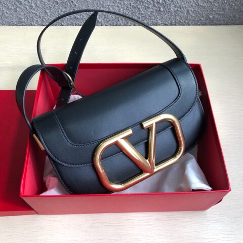 Valentino华伦天奴金属超大LOGO小牛皮斜挎包1011L