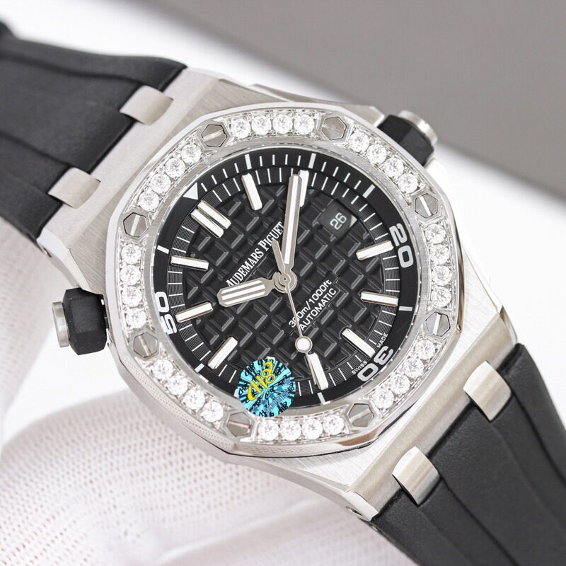 爱彼Audemars Piguet，皇家橡树15710👺采用莫桑钻圈口进口3120机械机芯