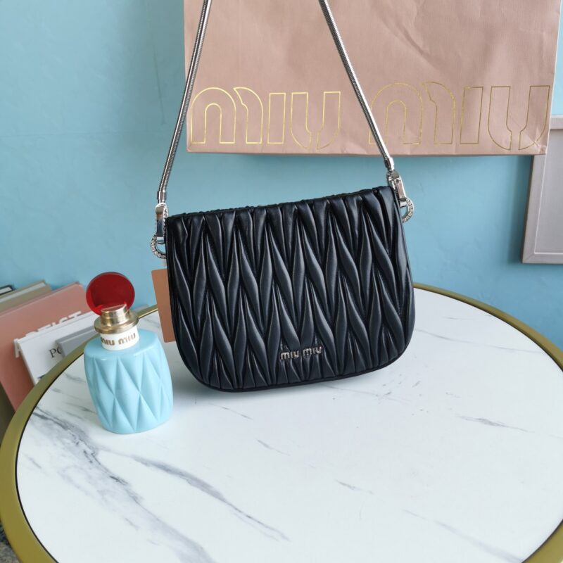 miumiu缪缪顶级进口小羊皮最新腋下包5BA200