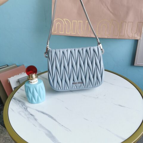 miumiu缪缪顶级进口小羊皮最新腋下包5BA200