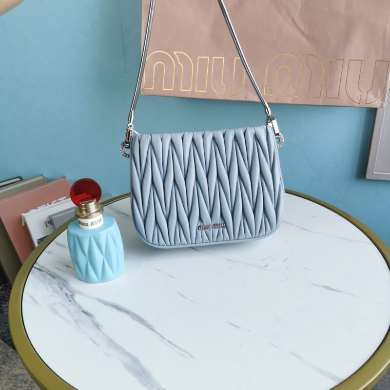 miumiu缪缪顶级进口小羊皮最新腋下包5BA200