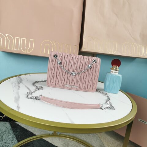 MIUMIU缪缪Matelasse皱褶纹图案顶级进口小羊皮手袋5BP065