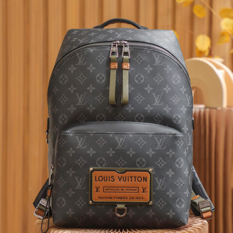 M45218 LV 𝘿𝙄𝙎𝘾𝙊𝙑𝙀𝙍𝙔  双肩包