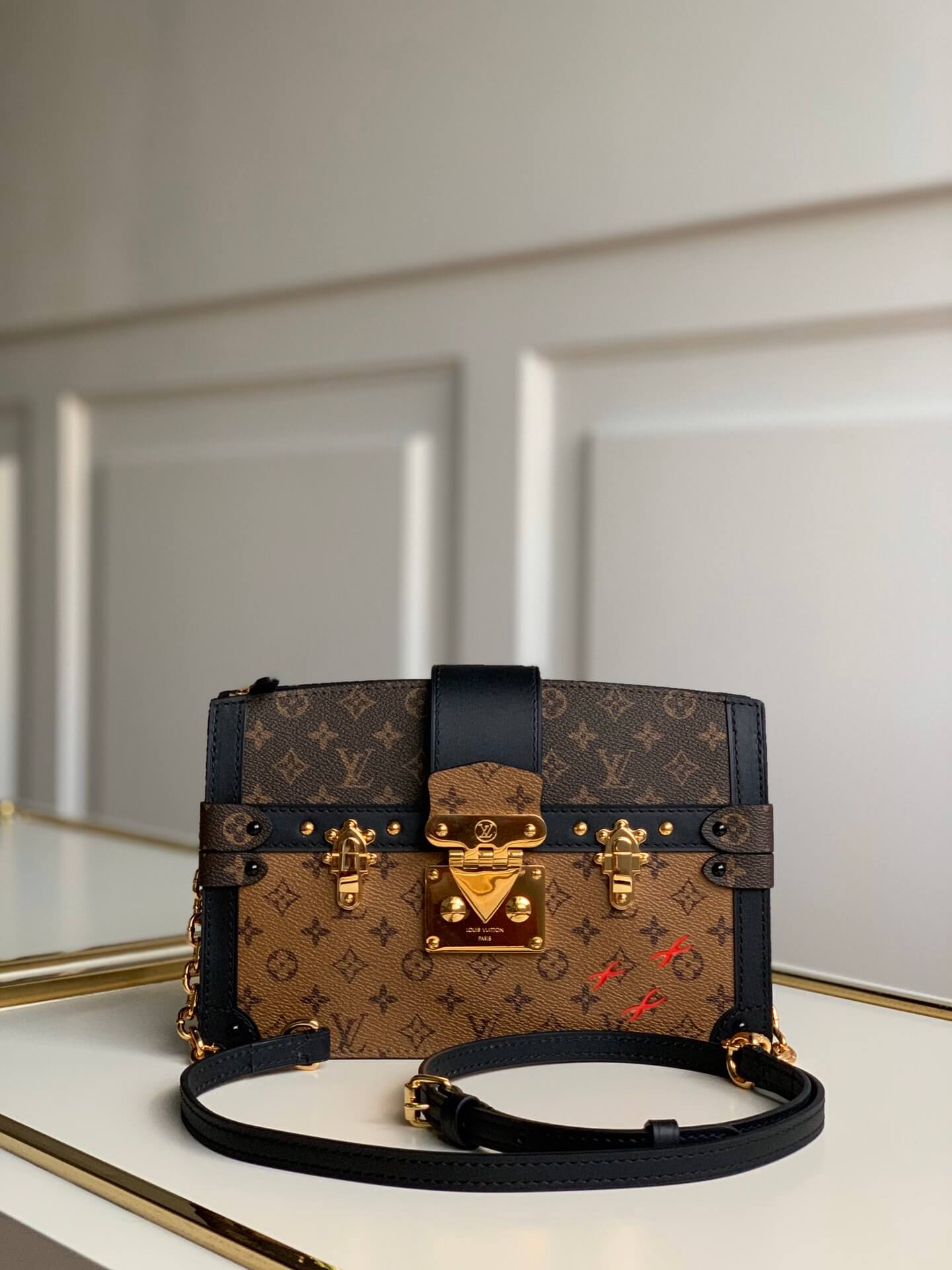 M43596 LV TRUNK CLUTCH BAG
