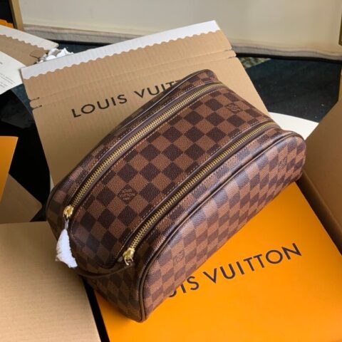 N47527 LV 特大号盥洗包