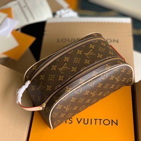 M47528 LV 特大号盥洗包