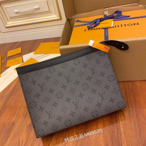 M69535 LV POCHETTE VOYAGE 中号手拿包