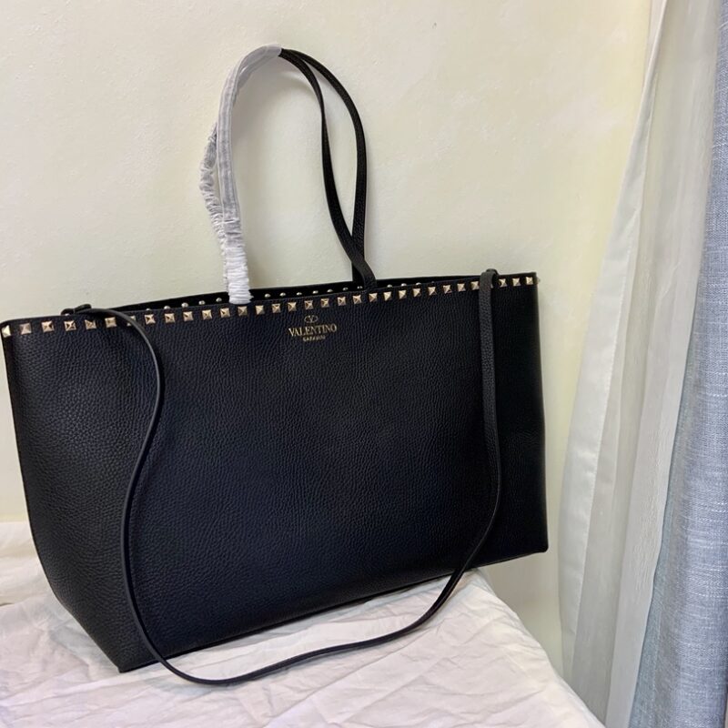 Valentino华伦天奴Garavani Rockstud 小牛皮购物袋0071