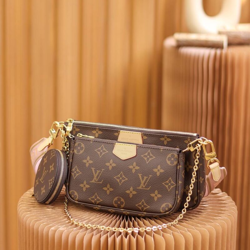 M44840 LV MULTI POCHETTE ACCESSORIES