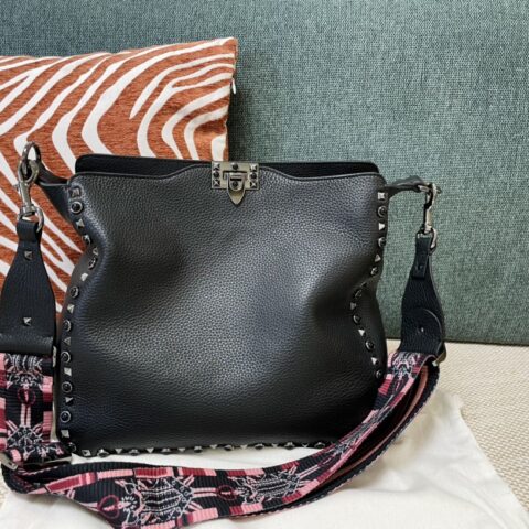  Valentino华伦天奴荔枝纹牛皮斜挎包50031L