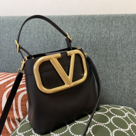 Valentino华伦天奴小牛皮大LOGO水桶包1122