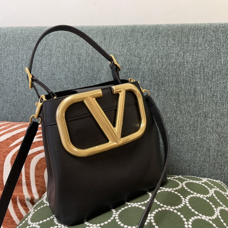 Valentino华伦天奴小牛皮大LOGO水桶包1122