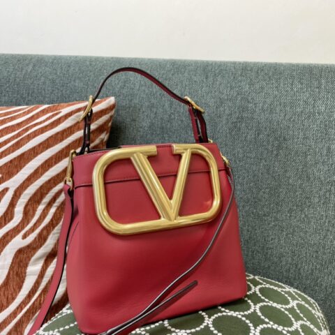 Valentino华伦天奴小牛皮大LOGO水桶包1122