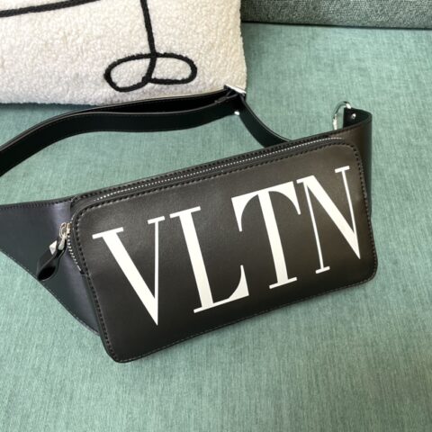 Valentino华伦天奴VLTN大logo涂鸦个性腰包0056