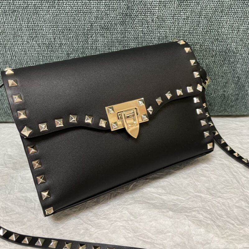 Valentino华伦天奴平纹牛皮邮差包0181