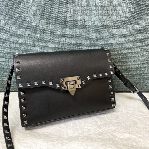 Valentino华伦天奴平纹牛皮邮差包0181