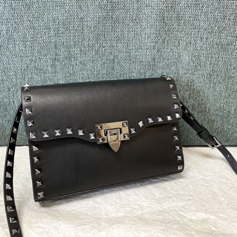 Valentino华伦天奴平纹牛皮邮差包0181