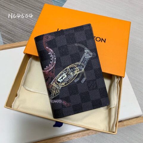 N64604 LV PASSPORT COVER 护照套