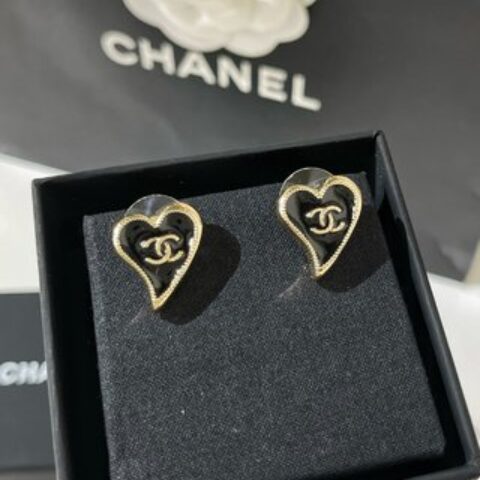 新款☑️CHANEL香奈儿2022 桃心耳钉耳环