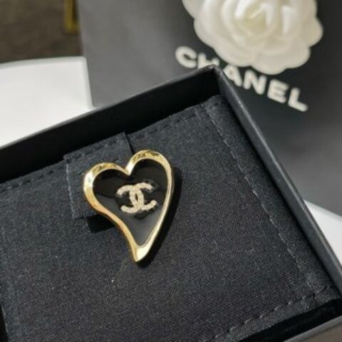 新款☑️CHANEL香奈儿双c黑桃心胸针
