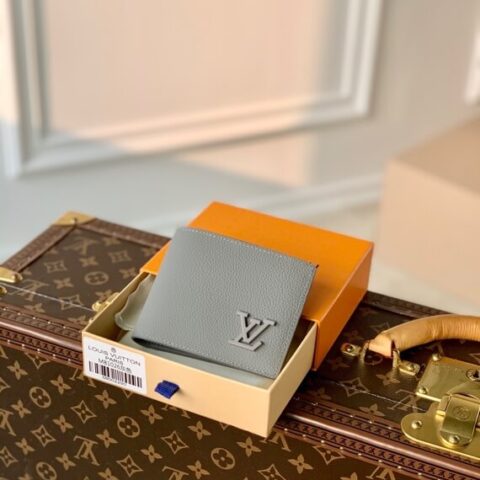 M81026 LV WALLET MULTIPLE 钱夹