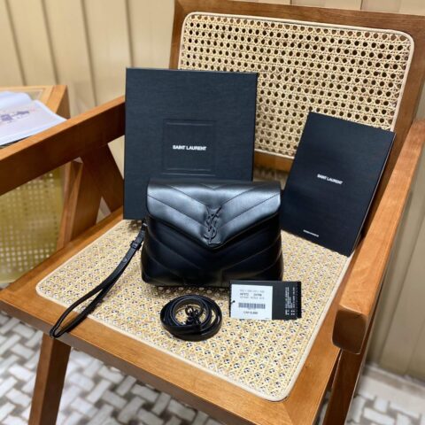 YSL LouLou 迷你斜挎包 467072黑色/黑扣