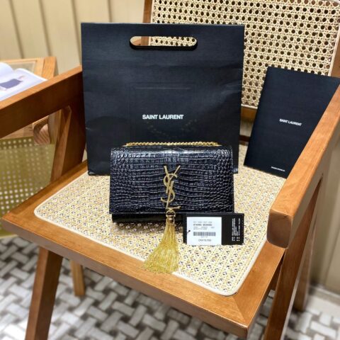 YSL 𝐊𝐚𝐭𝐞 20𝐜𝐦 鳄鱼纹流苏链条包 474366黑色/金扣