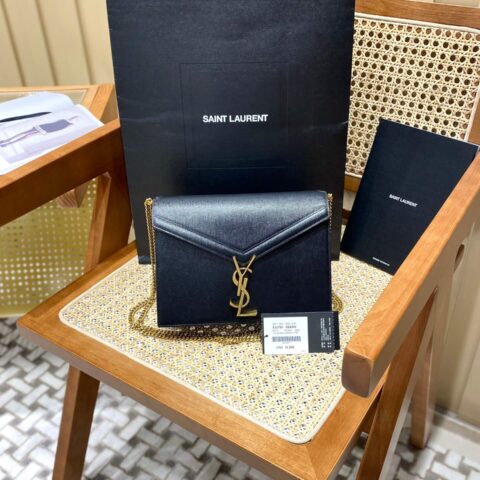YSL 𝑪𝒂𝒔𝒔𝒂𝒏𝒅𝒓𝒂 22CM 鱼子酱信封包 532750黑色/金扣