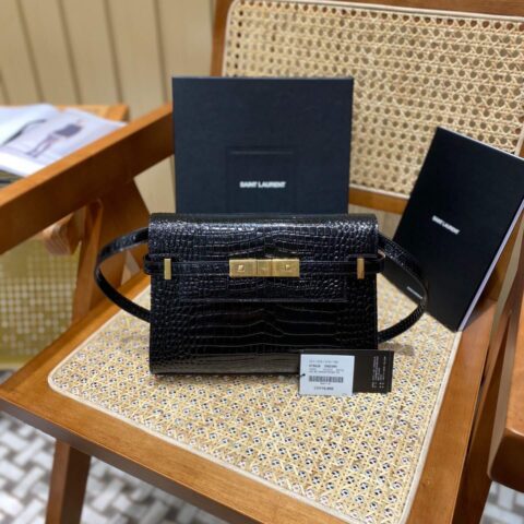 YSL 𝙈𝙖𝙣𝙝𝙖𝙩𝙩𝙖𝙣 𝟮𝟰𝙘𝙢 鳄鱼纹法棍包 675626黑色/金扣