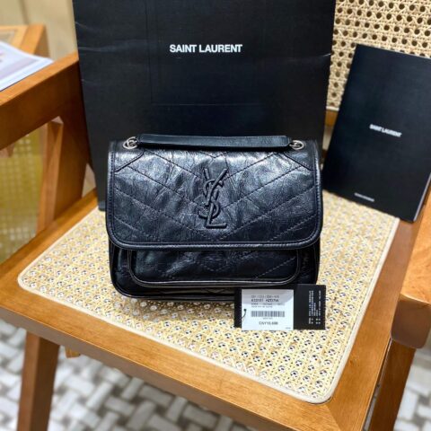 YSL 𝐍𝐢𝐤𝐢 22𝐜𝐦 邮差包 633151黑色/银链