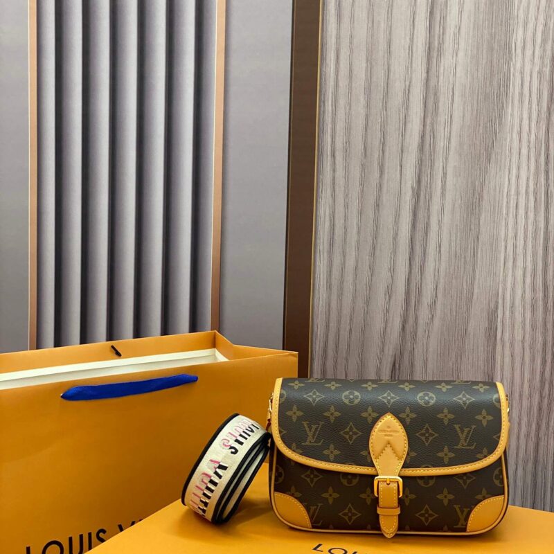 M45985 LV DIANE BAG