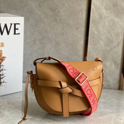 LOEWE罗意威 字母寛肩带Gate马鞍包 0671棕色