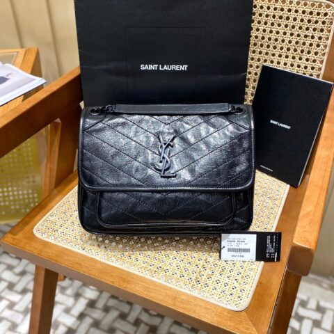 YSL 𝐍𝐢𝐤𝐢 28𝐜𝐦 邮差包 633158黑色/黑链