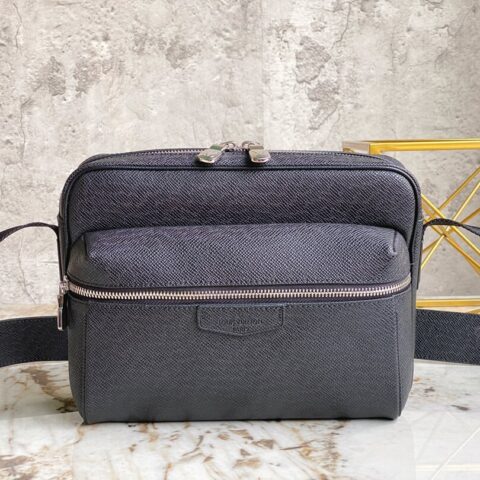 M33435 LV OUTDOOR MESSENGER PM BAG