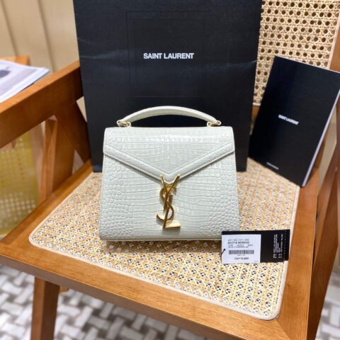 YSL 𝐂𝐚𝐬𝐬𝐚𝐧𝐝𝐫𝐚 Mini 20CM 鳄鱼纹手拎包 602716白色/金扣