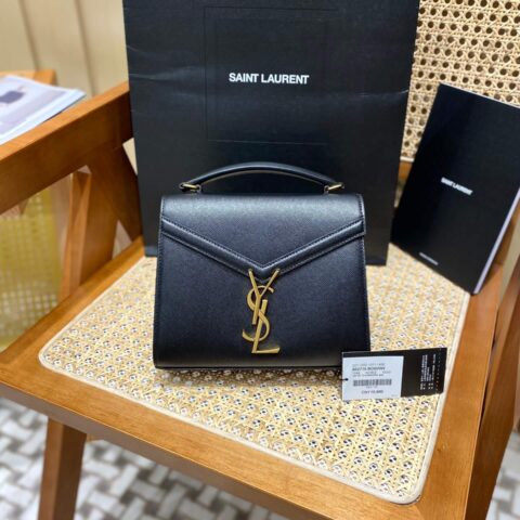 YSL 𝐂𝐚𝐬𝐬𝐚𝐧𝐝𝐫𝐚 Mini 20CM 鱼子酱纹手拎包 602716黑色/金扣