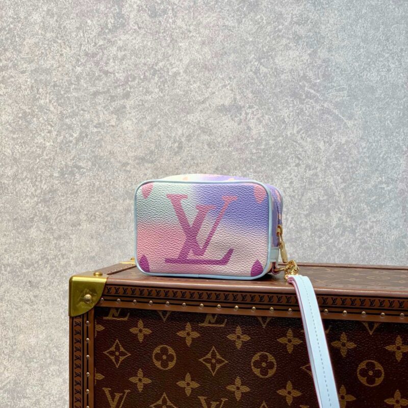 M81339 LV WAPITY CASE 化妆包