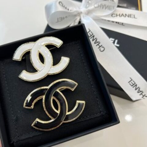 新款☑️CHANEL香奈儿双c 珐琅滴油黑白胸针