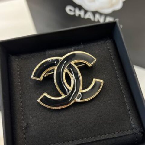 新款☑️CHANEL香奈儿双c 珐琅滴油黑白胸针