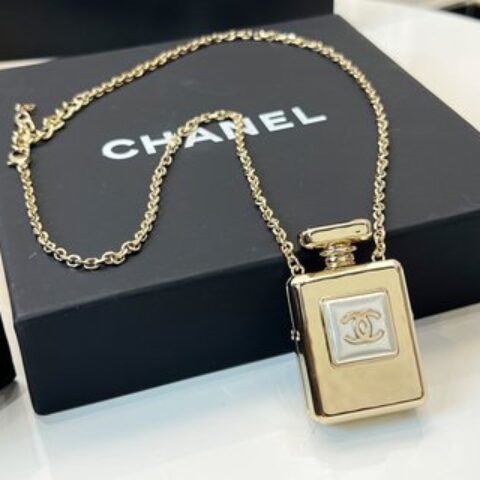 新款☑️CHANEL香奈儿双c香水瓶项链毛衣链