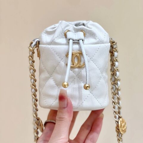 CHANEL 22A 高级手工坊系列金币小水桶包 AP2859白色
