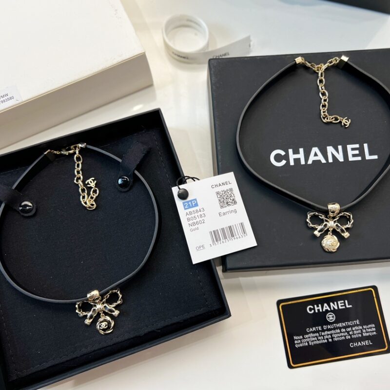 新款☑️CHANEL香奈儿蝴蝶结皮绳颈链项链