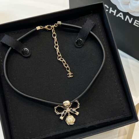 新款☑️CHANEL香奈儿蝴蝶结皮绳颈链项链
