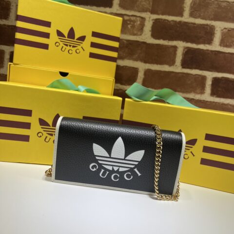 GUCCI古驰adidas x Gucci联名系列饰链带钱包621892