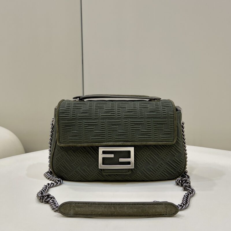 FENDI芬迪3D纹理FF链条baguette手袋8529