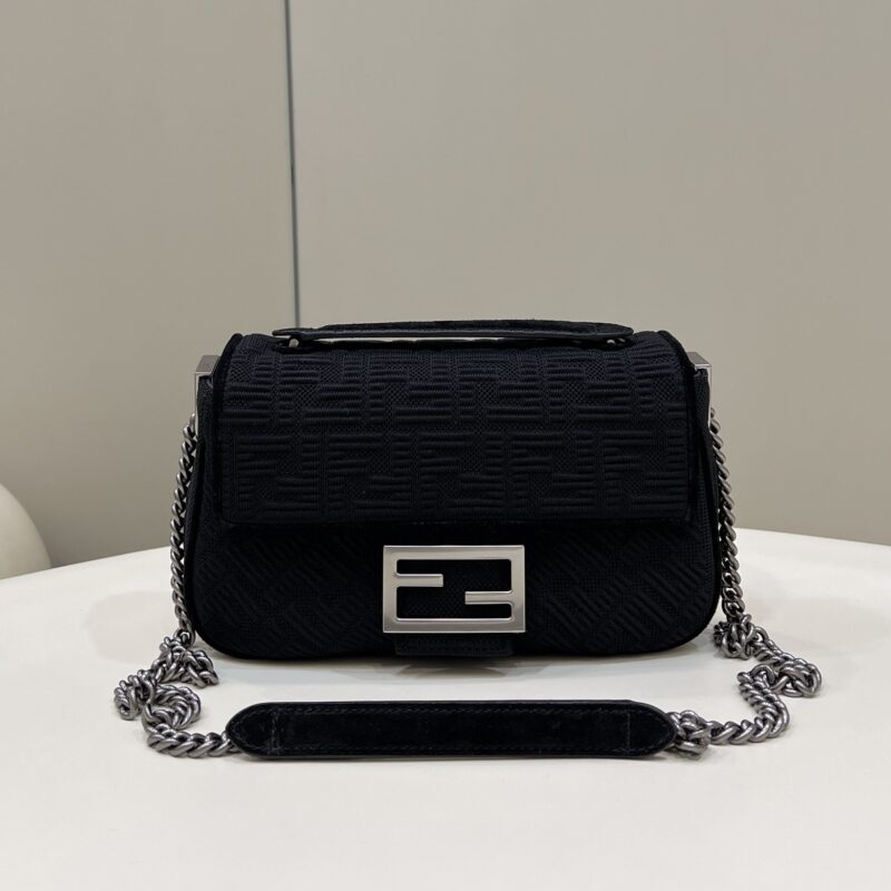 FENDI芬迪3D纹理FF链条baguette手袋8529